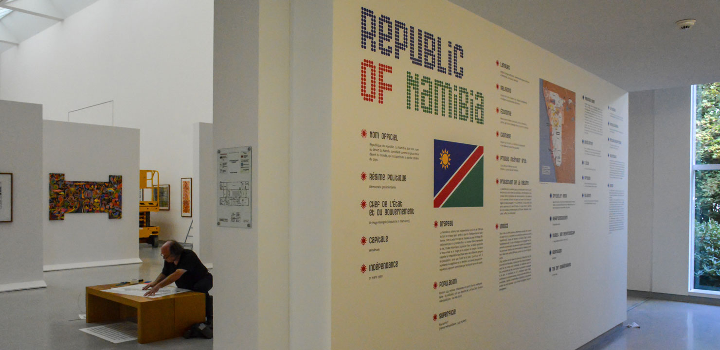 titre entrée exposition musée - impression papier collé